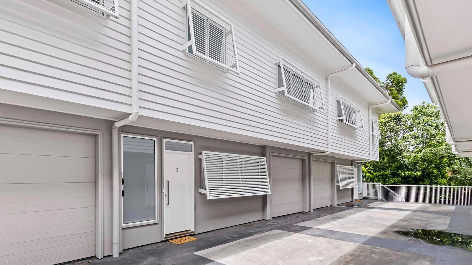 Stylish 3Bd Townhouse Camp Hill, Sleeps 8, Wifi, Parking Apartment Brisbane 0*,  Australia