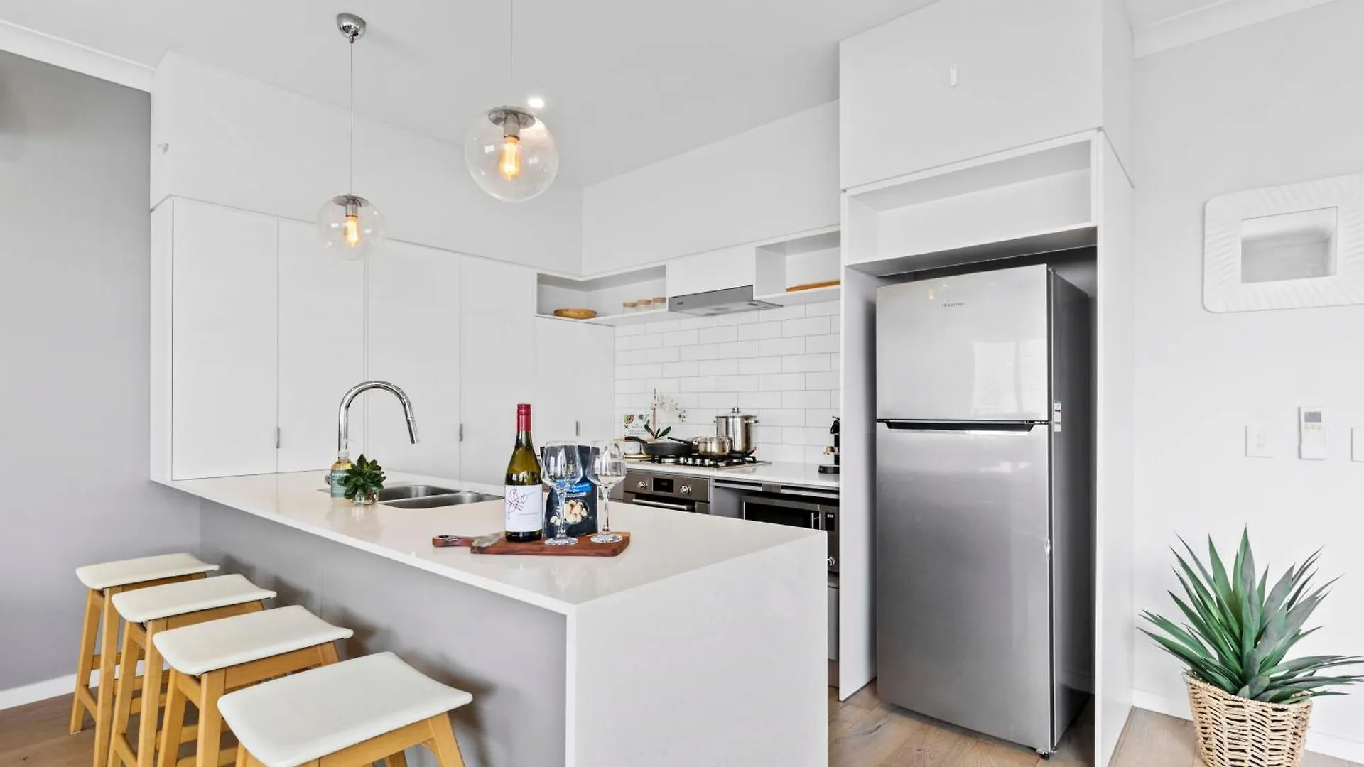 Stylish 3Bd Townhouse Camp Hill, Sleeps 8, Wifi, Parking Apartment Brisbane 0*,  Australia