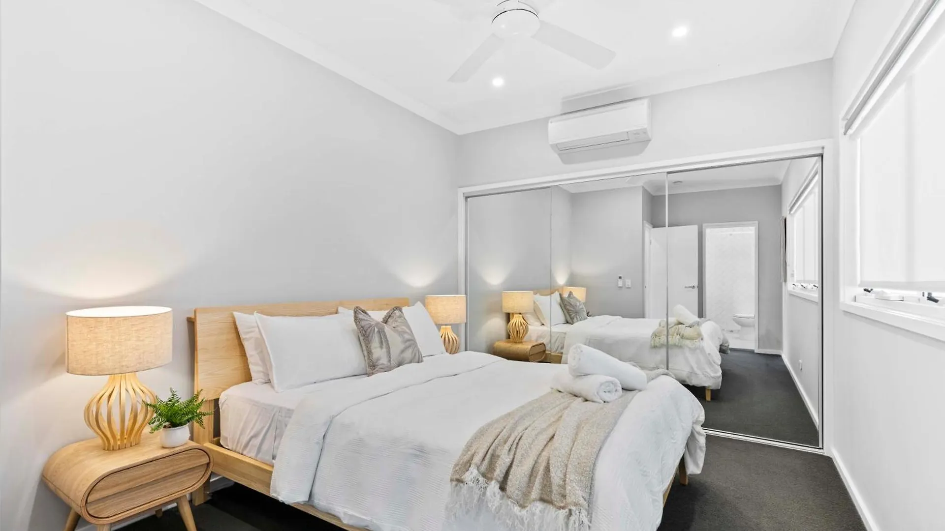 Stylish 3Bd Townhouse Camp Hill, Sleeps 8, Wifi, Parking Apartment Brisbane