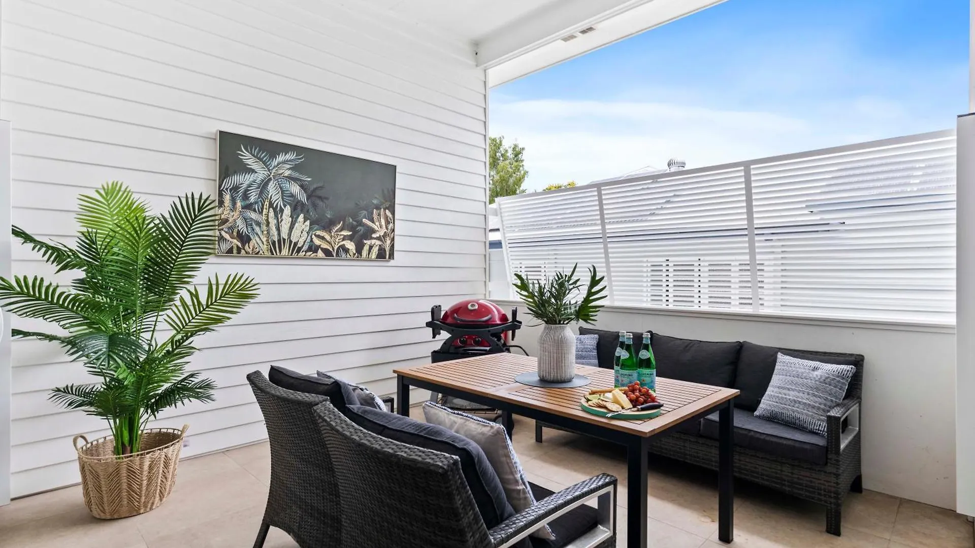 Stylish 3Bd Townhouse Camp Hill, Sleeps 8, Wifi, Parking Apartment Brisbane