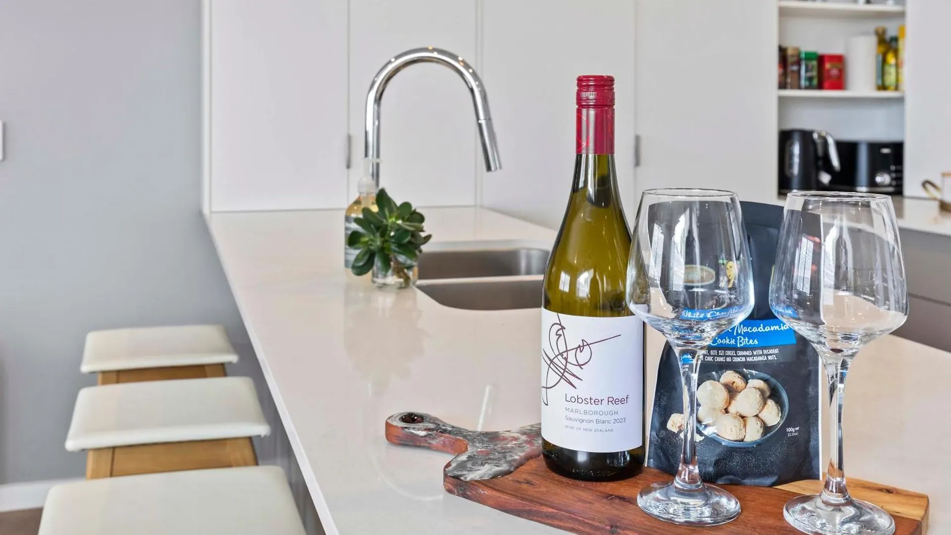 Stylish 3Bd Townhouse Camp Hill, Sleeps 8, Wifi, Parking Apartment Brisbane