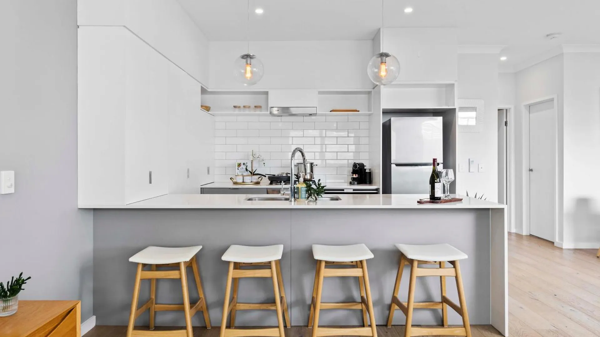 Stylish 3Bd Townhouse Camp Hill, Sleeps 8, Wifi, Parking Apartment Brisbane