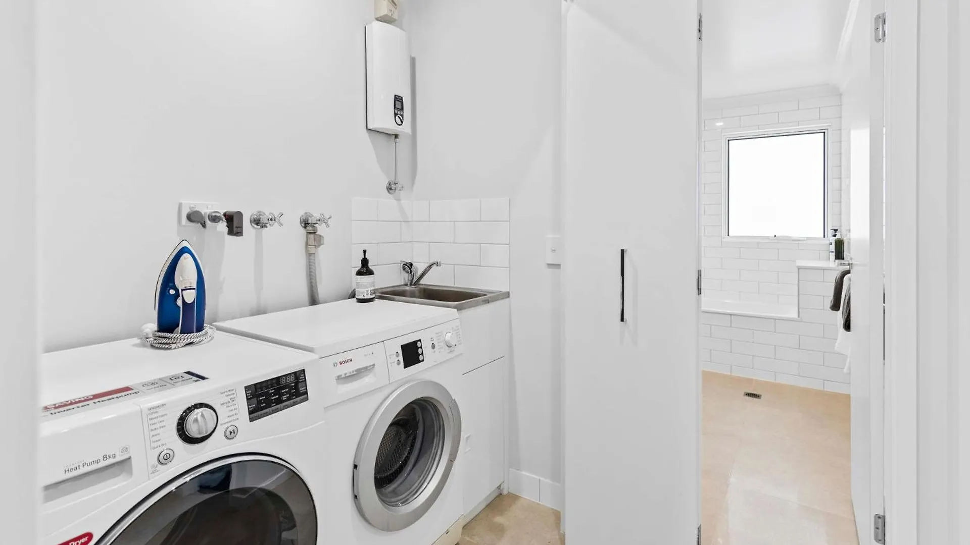 Stylish 3Bd Townhouse Camp Hill, Sleeps 8, Wifi, Parking Apartment Brisbane