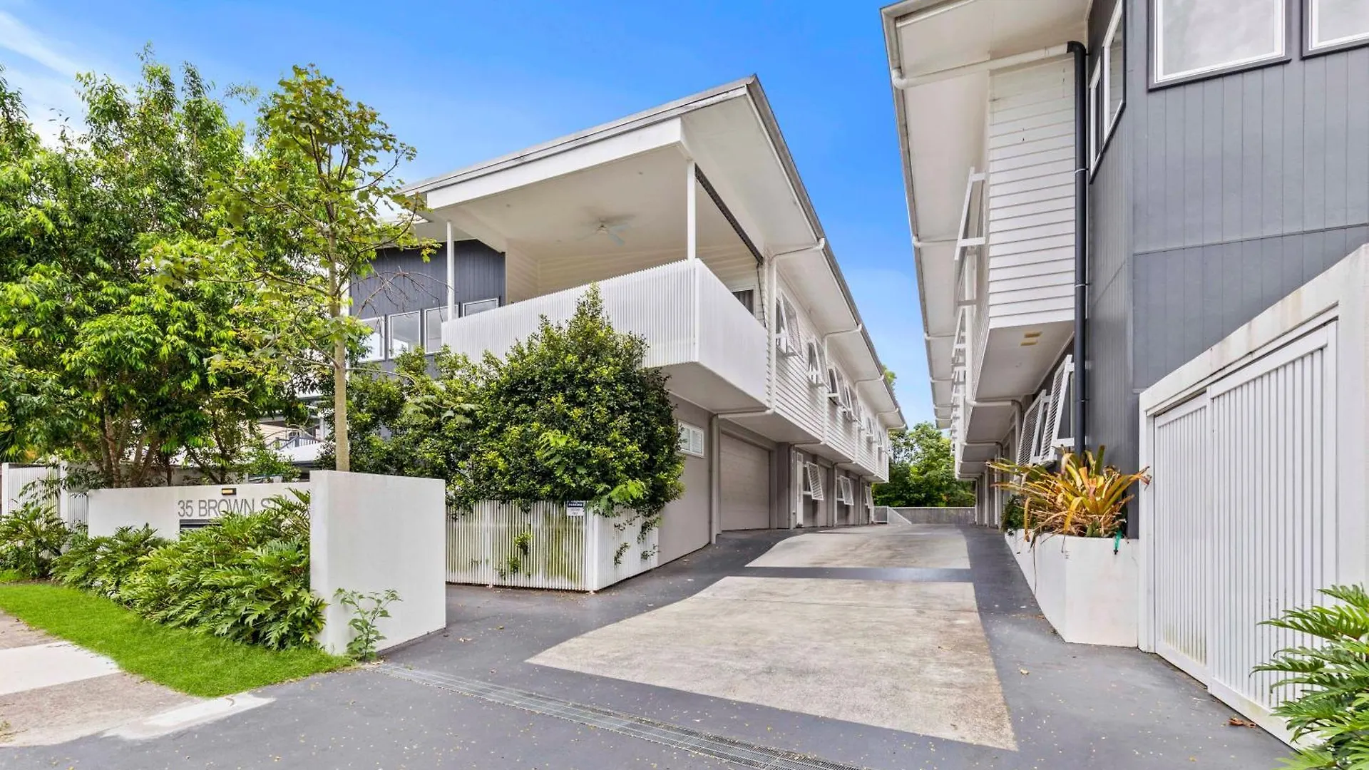 Stylish 3Bd Townhouse Camp Hill, Sleeps 8, Wifi, Parking Apartment Brisbane