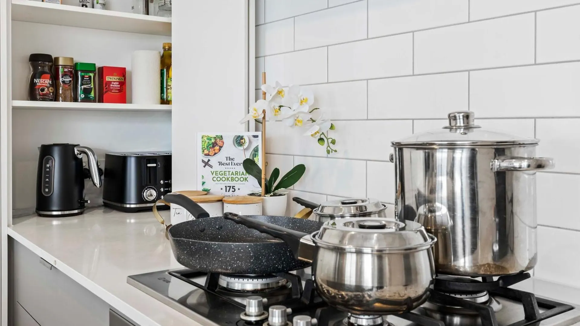 Stylish 3Bd Townhouse Camp Hill, Sleeps 8, Wifi, Parking Apartment Brisbane